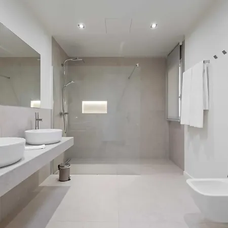 Four - Bedroom Luxvilla Funchal (Madeira)