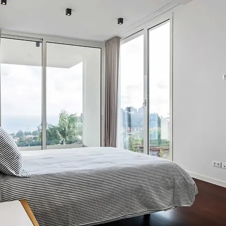 Bed & Breakfast Four - Bedroom Luxvilla *