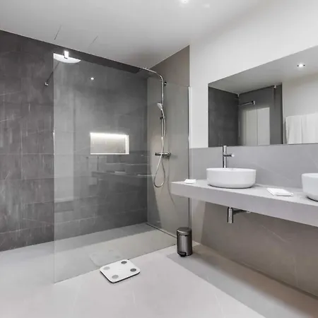Bed & Breakfast Four - Bedroom Luxvilla Funchal (Madeira)