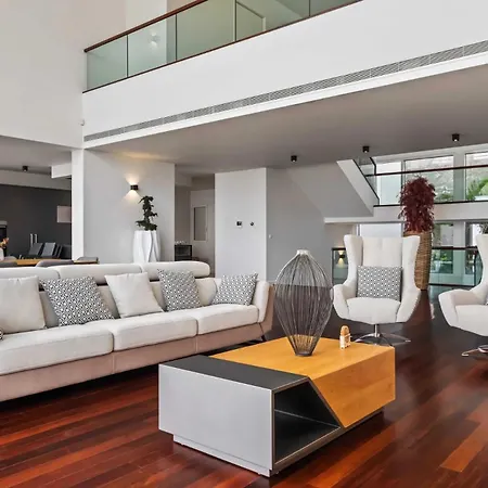 Four - Bedroom Luxvilla Bed & Breakfast *